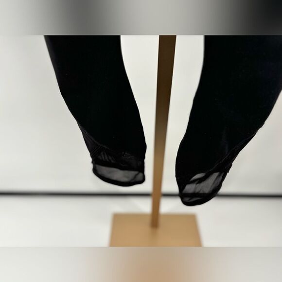 Athleta black leggings with mesh detail size XS - Picture 10 of 10